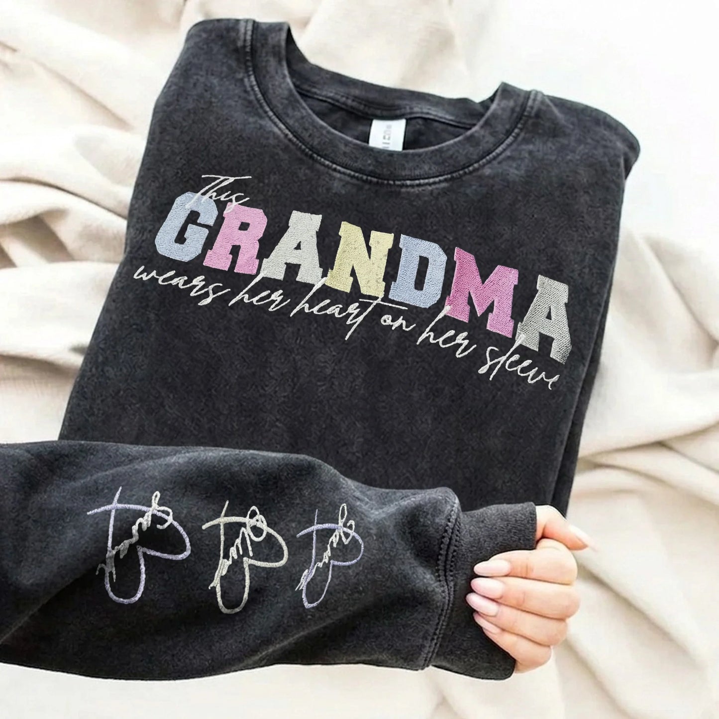 Custom Embroidered Heart on Sleeve Personalized Mommy/Grandma Washed Sweatshirt | Mother's Day Gift for Mom & Grandma